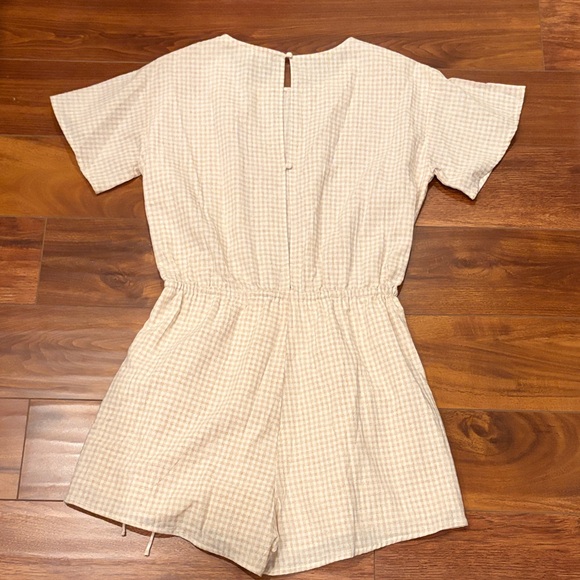 Hersy Beige Checkered Romper with Pockets Size Small - Picture 9 of 10